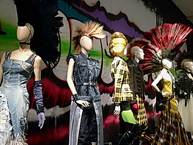 Jean Paul Gaultiers Punk Kreationen in der Kunsthalle München
