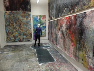 Während der Vernissage in deKunstakademie iKolbermoor in der Alten Spinnerei