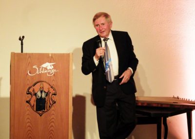 Der Referent Alois Glück im Pfarrzentrum Neuhaus