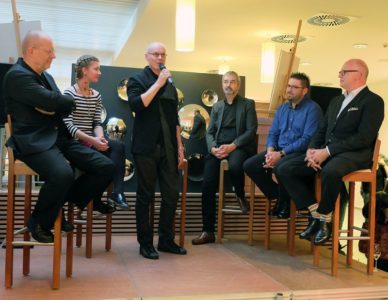 Helmut Nindl, Patricia Mund, Dirk Mollenhauer, Peter Waldhart, Robert Freund, Günter Malchow (v.l.) beim Eröffnungs-Podium