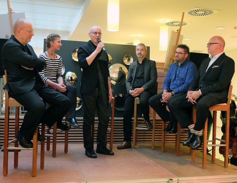 Schlierseer Kulturherbst: Helmut Nindl, Patricia Mund, Dirk Mollenhauer, Peter Waldhart, Robert Freund, Günter Malchow (v.l.) beim Eröffnungs-Podium