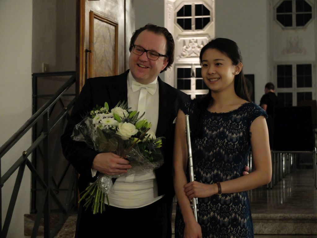 Kammerphilharmonie Dacapo - Chefdirigent Franz Schottky und Solistin Yu-ting Huang
