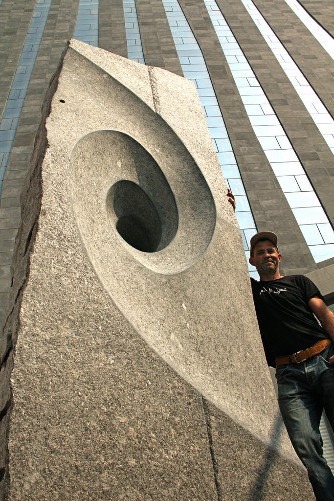 Granitskulptur "Eternity" mit TOBEL