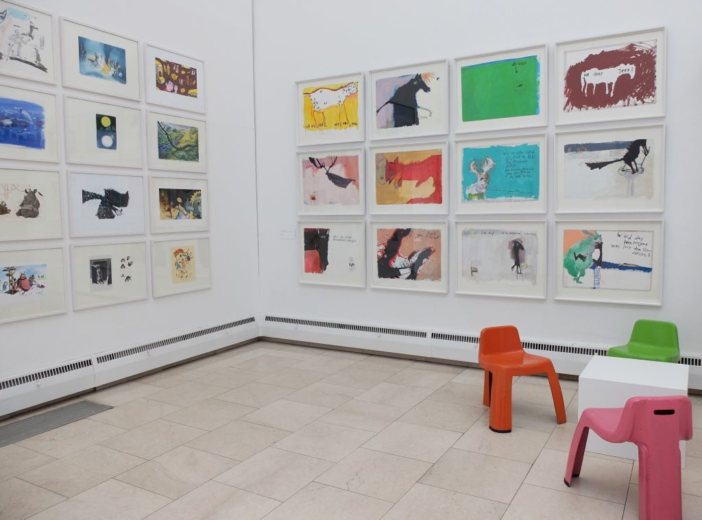 Städtische Galerie Rosenheim „Zum Kuckuck!“ - Bei den FRISCHLINGEN: "Das Schaf im himmelblauen Morgenmantel" 16 bekannter Illustratoren und "Das Ferd" von Stefanie Harjes (v.l.) 