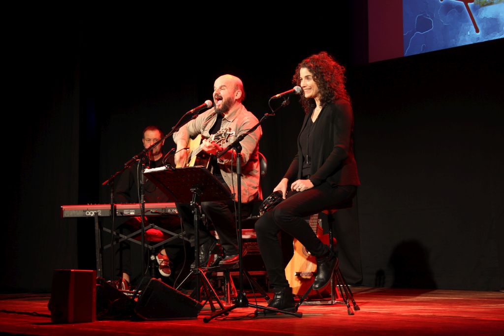 Bluatschink: Margit und Toni Knittel und Paul Pfurtscheller am Keyboard