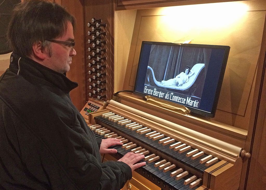 Alexander Pointner an der Orgel