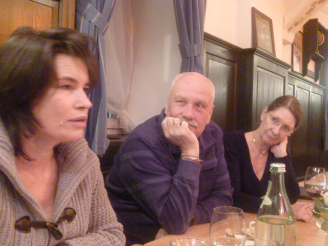 Anja Gild, Marc Tügel undCarola Wagner-Manslau beim Kulturstammtisch in Valley