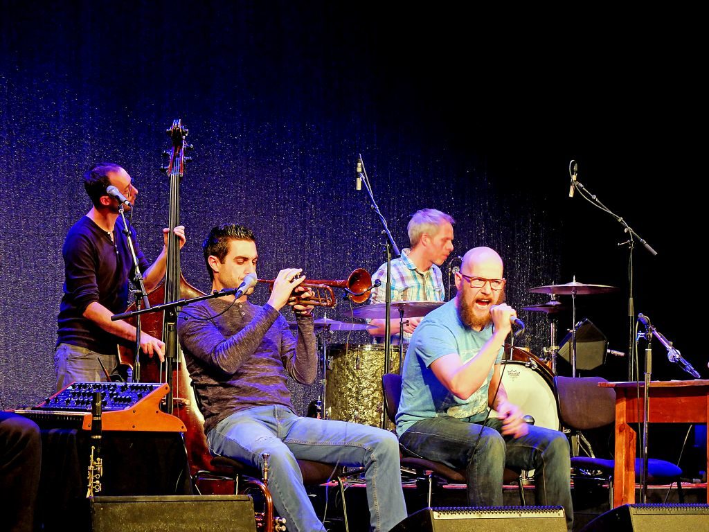 Dreiviertelblut auf der Bühne: Benny Schäfer, Dominic Glöbl, Florian Rein, Sebastian Horn (v.l.).