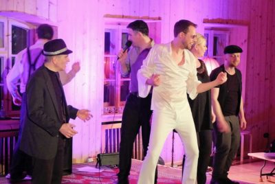 Countertenor Thomas Haala zieht alle Register beim Bee-Gees-Medley