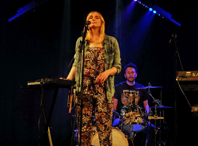 Frontsängerin Christina Stimpel von “JANAJA”beim Bavarian Beats Festival