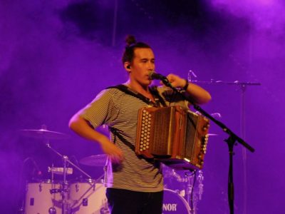 Techno-Gstanzl und Quetschenpop mit Synthesizer: Florian Ritt von „Folkshilfe“