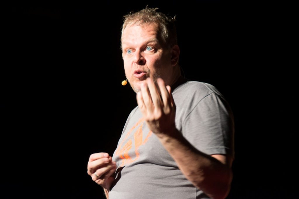 Karsten Kaie als „Caveman“ in Bestform
