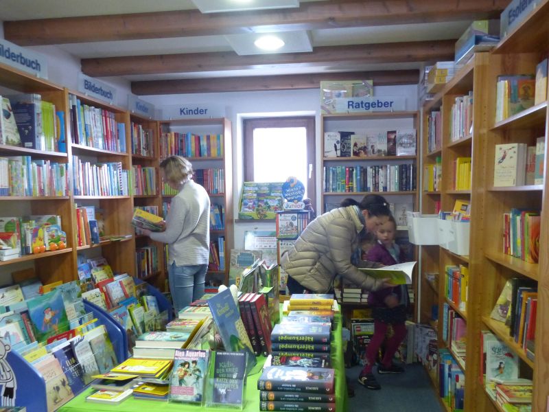 Kinder und Jugendliche werden immer fündig in der Bücheroase. Foto Hannah Miska
