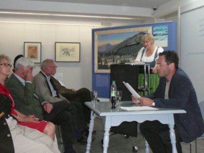 In die Eröffnungsrede von Elisabeth Tworek waren Zitate aus Erinnerungen, Briefen und Tagebüchern der Tegernsee-Begeisterten eingestreut, die Thomas Birnstiel las. Foto: Klee