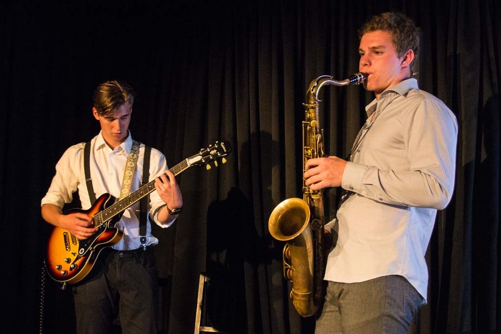 Enrico Waldmann und Lorenz Ebisch von der Schülerband an der FOS Holzkirchen