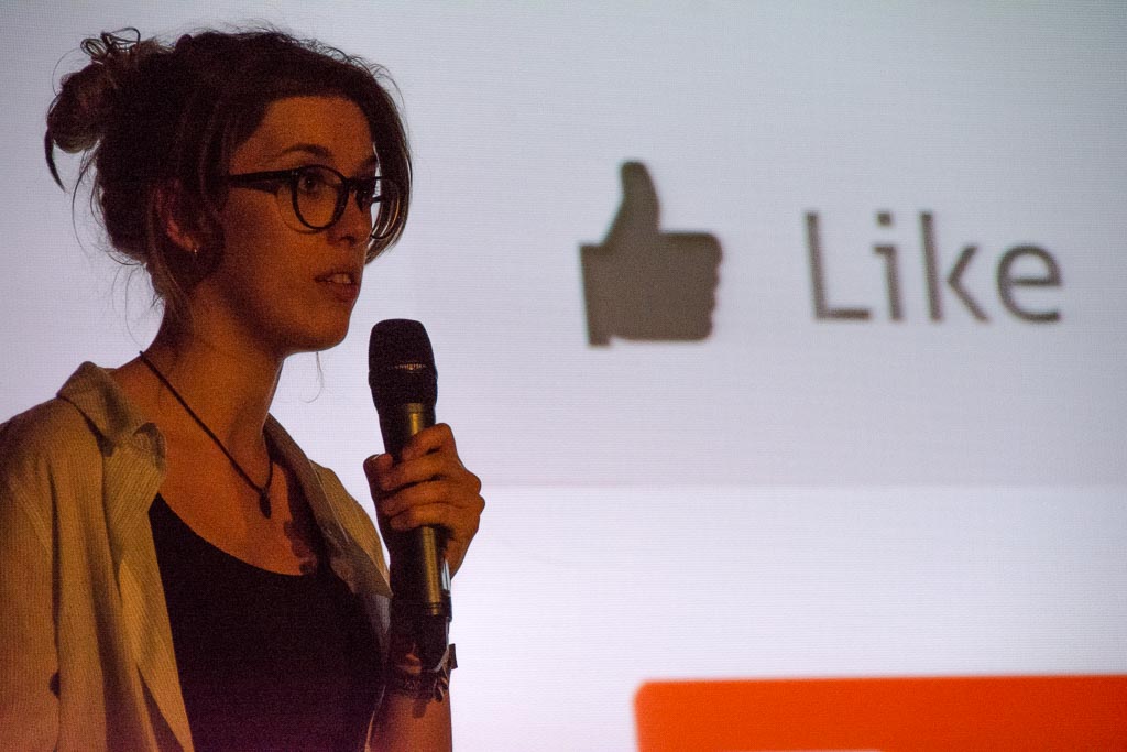 Martina Eglseder beim 1. Science Slam in Holzkirchen Foto