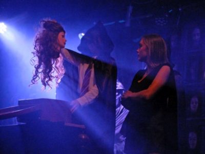 Lichteffekte und Bühnenbild beim „Dracula“ des Gymnasiums Tegernsee, Regie. Barbara Winkler