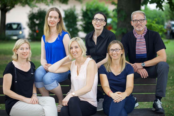 Autor*innen des Dossiers der Jouenalistenakademie (von oben li.): Sonja Müller, Eva-Maria Steckenleiter, Matthias Hommel, Ines Wagner, Sandra Westermann, Ina Krug. Foto: Noah Cohen
