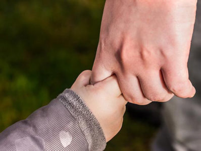 Dossier Vertrauen der Journalistenakademie - zum Beispiel zwischen Eltern und Kind