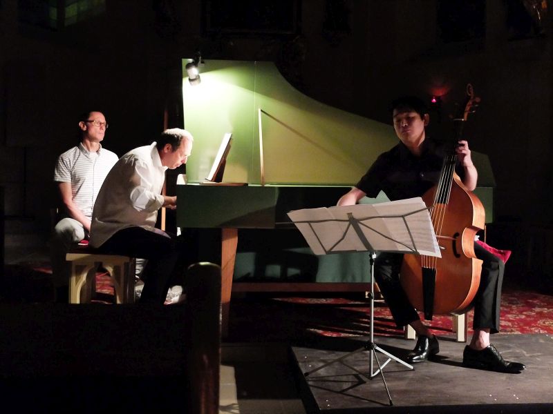 Emanuel Schmelzer-Ziringer am Cembalo, Kunikiro Mimura an der Viola da gamba. Foto: Ines Wagner