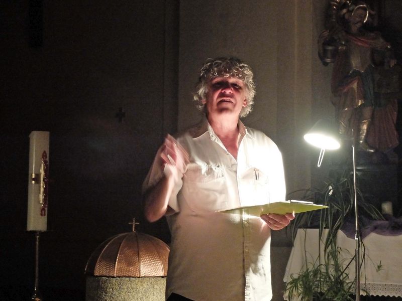 Heini Staudinger liest Texte spiritueller Meister. Foto: Ines Wager