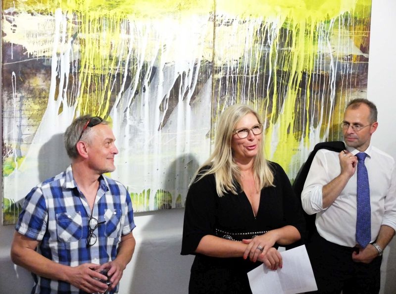 Bildpark Gallery Vernissage: v.l. Jürgen Welker, Galeristin Gabi Papst