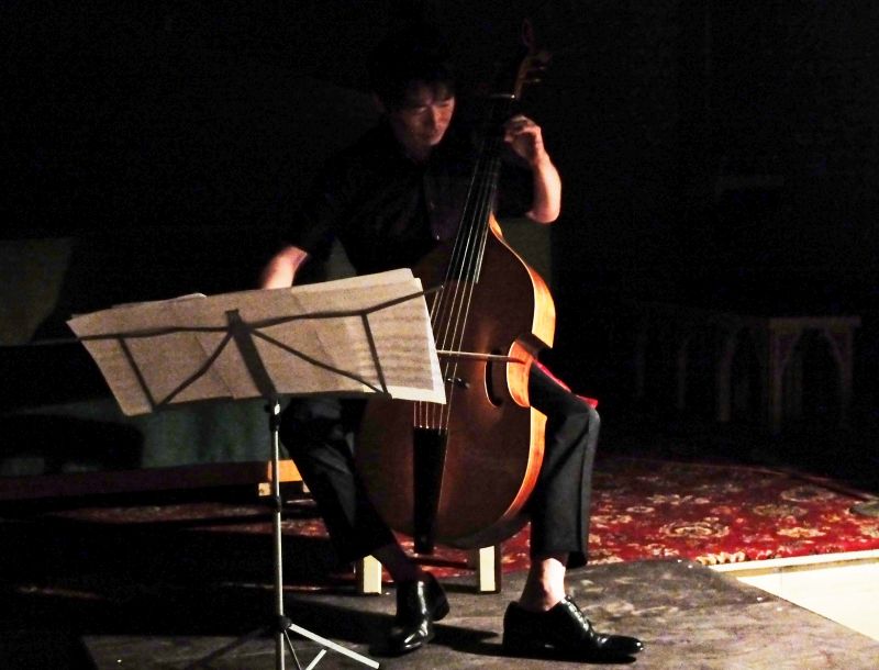 Kunihiro Mimura an der Viola da gamba