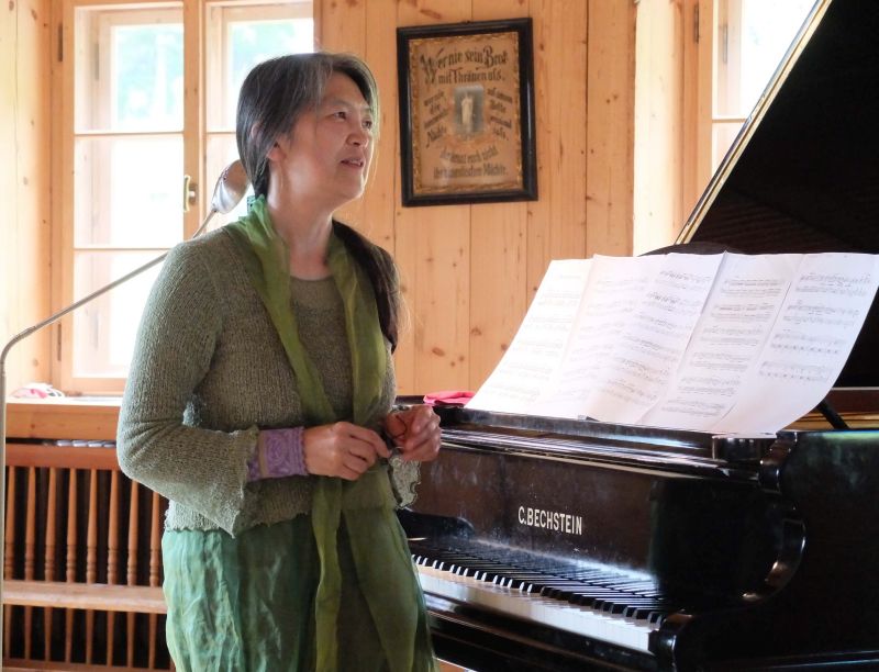  Masako Ohta führt durch die Matinee. Foto: Ines Wagner