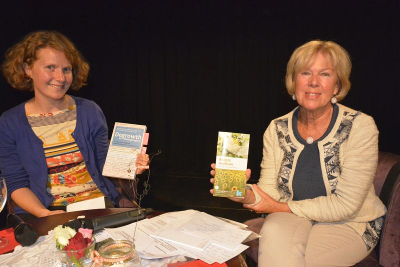 Degrowth - Gespräch Monika Ziegler und Nina Treu mit dem Buch und den neuen Broschüren