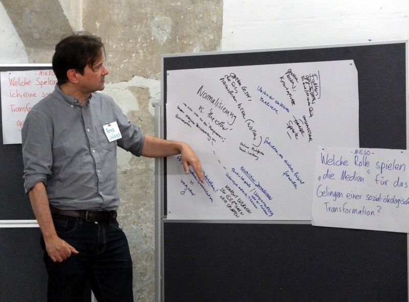taz-Redakteur Peter Unfried beim Zukunftsworkshop