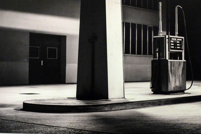 Lichtbild Festival: Foto: Denis Bald: Gas Station At Night