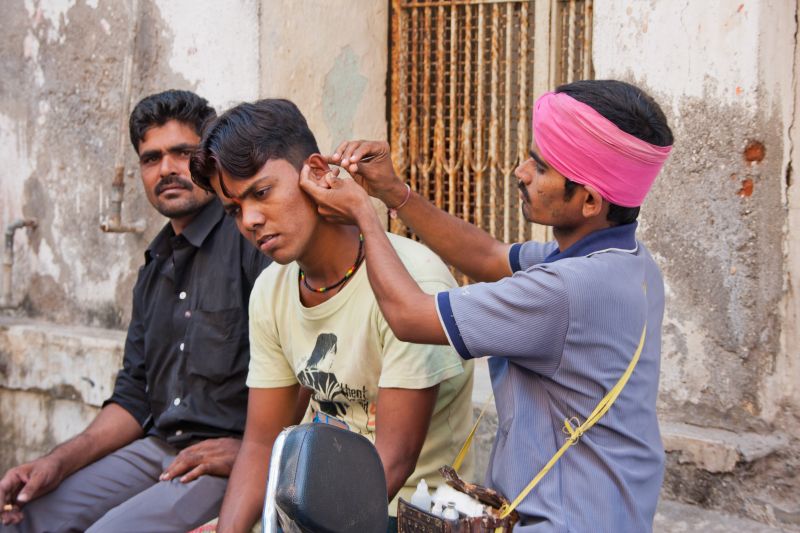 So geht Ohrensäubern in Indien. 