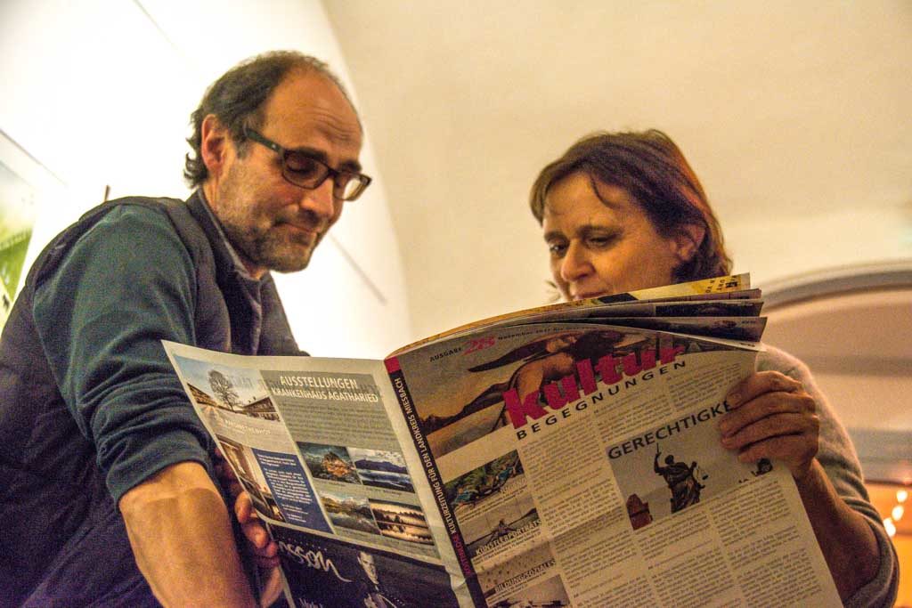 Schauspieler Bernd Schmid mit Ingrid Huber, Hausherrin des KULTUR im Oberbräu