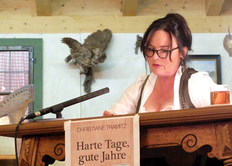 Christiane Tramitz liest.