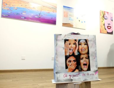 Heinz Stoewer: "oh my god" (vorn) und Bilder aus der Palm Springs Serie.