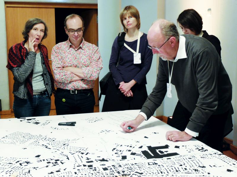  Ideenwerkstatt mit Michael Pelzer (rechts) beim Symposium Stadt.Land.Schluss. von designstudio koop