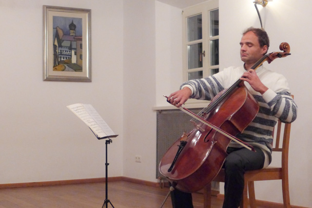 Cellist Dietmar Rexhausen - beim Warngauer Dialog zum Thema "Brauchen wir Religion?"