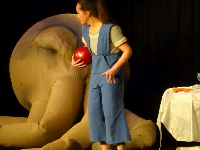 Im Angesicht der Riesenkrake – auf der Suche nach der Mutter, die sich zum Seehund verwandelt hat - Christiane Ahlhelm in einem Stück von vom Theater Kunstdünger 