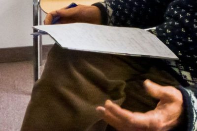 Die Zuhörer machten sich Notizen beim Vortrag Soziale Intellegenz von Dr. Monika Ziegler