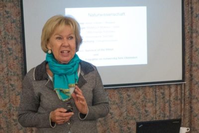 Referentin Dr. Monika Ziegler beim Vortrag "Soziale Intelligenz".