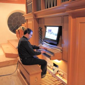 Alexander Pointner an der Orgel