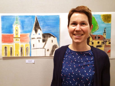 Barbara Gerbl steht hinter dem Atelier "Farbenspiel"