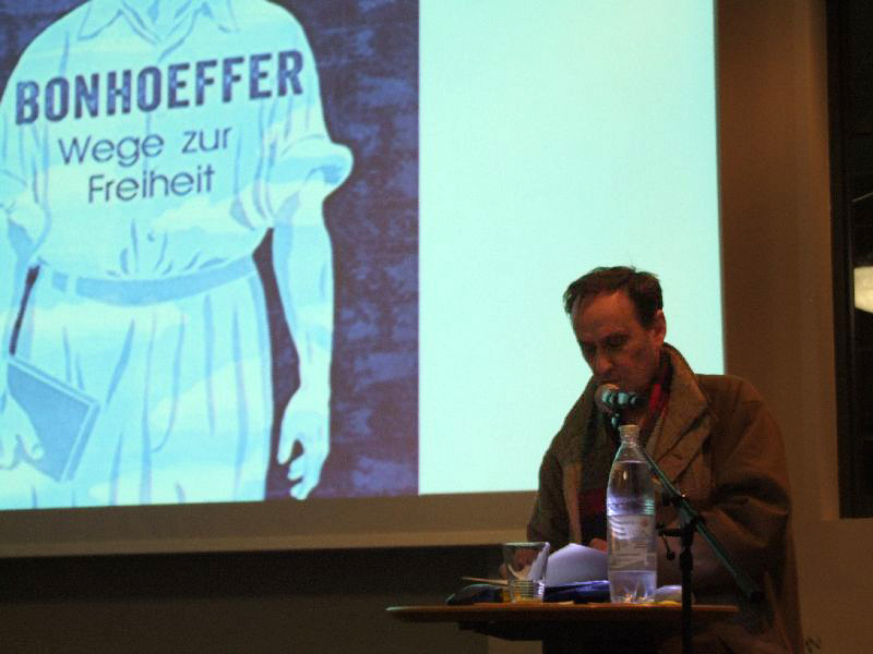 Alois Prinz liest in Holzkirchen aus seinem Buch über Dietrich Bonhoeffer