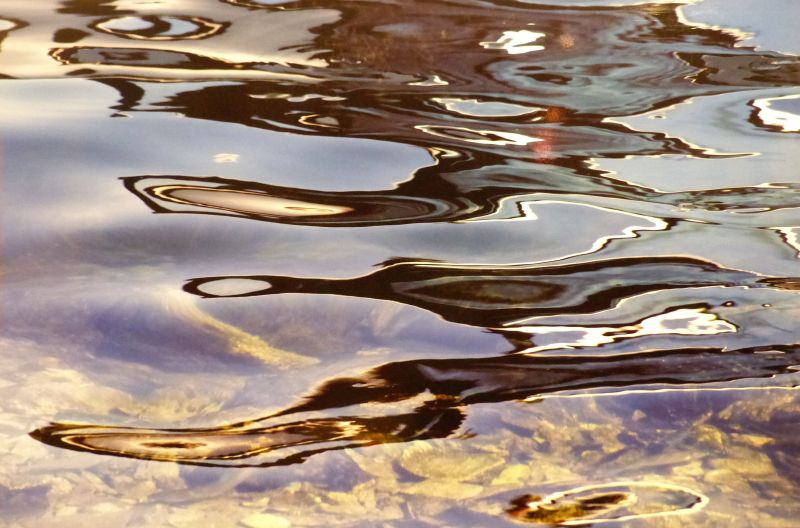 Eberhard Heller Wasserfotografie - schimmernde Wasser-Oberflächen