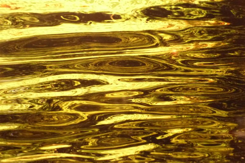 Eberhard Heller: Wasserfotografie - schimmernder Sonnenglanz auf Wasser