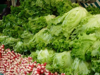 Gemüse im Überfluss auf dem Markt - besser: Foodsharing