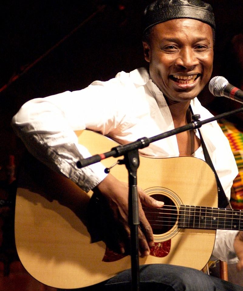 Afrikanische Weltmusik mit Adjiri Odametey
