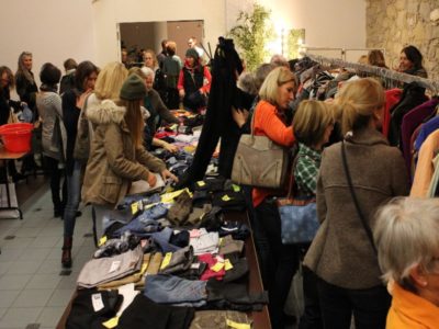 Kundinnen bei der Swapping Party