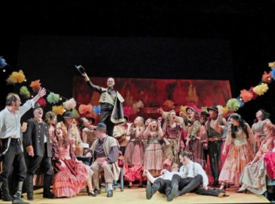 Trinkgelage in der Taverne - Carmen - eine Inszenierung des FLTB