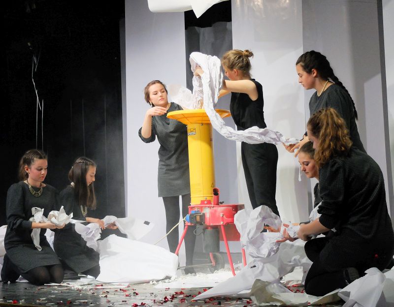 Häcksler auf der Bühne - Theatergruppe Gymnasium Tegernsee 